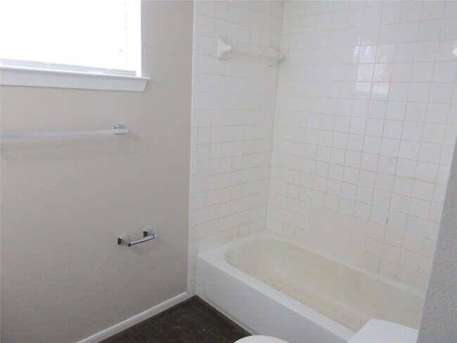 1230 Shadowdale Dr Unit 12