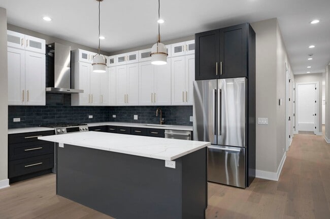 Photo - 1627 W Warren Blvd Unit 2