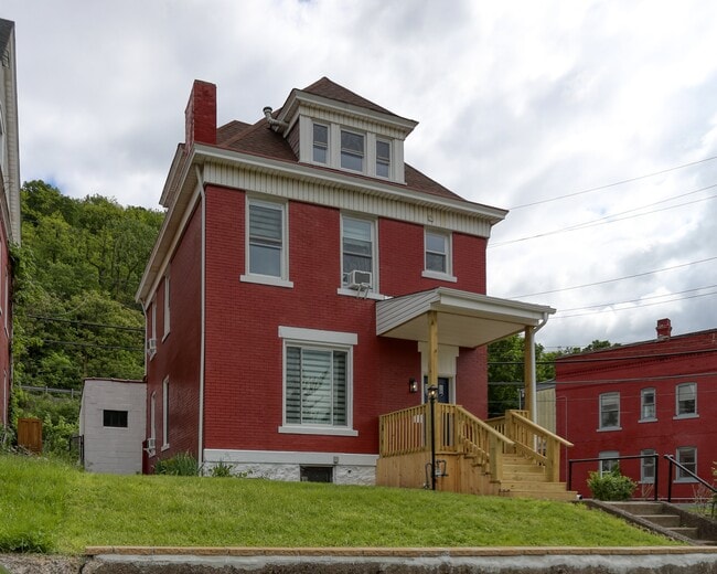 Photo - 604 Middle Ave House