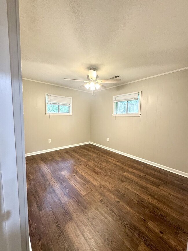 Photo - Available for Short-Term Only!