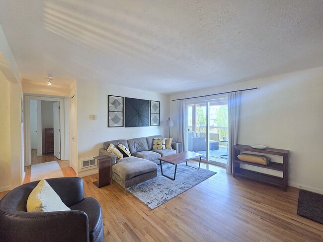 Photo - 202 E Rockwood Blvd
