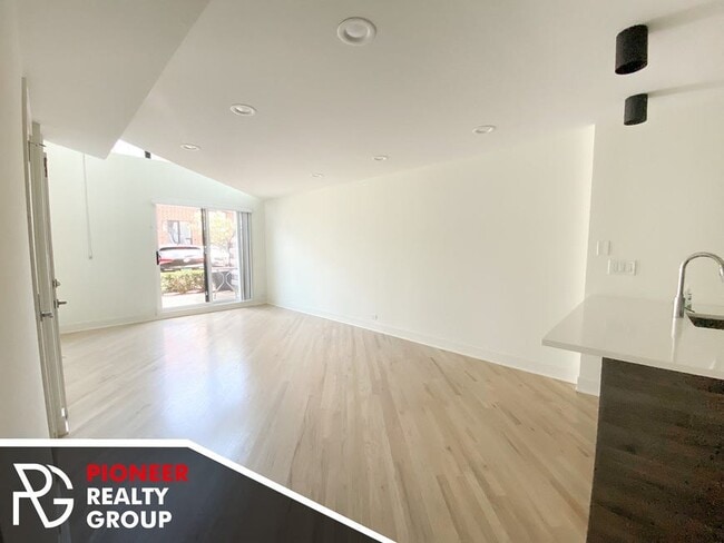 853 W Grace St Unit 2