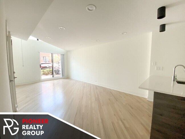 Photo - 853 W Grace St Unit 2