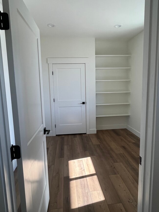 Photo - 343 Poppy St