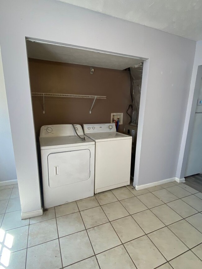 Photo - 122 Oakwood Rd