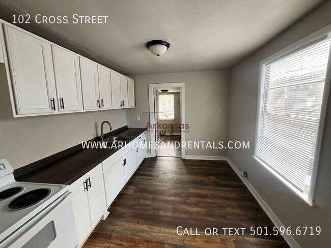 Photo - 102 Cross St