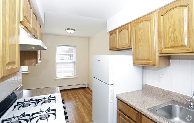 Lg 1BR kitchen
