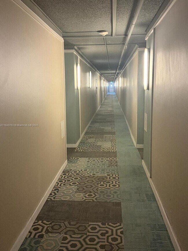 Photo - 600 NE 36th St Unit 204