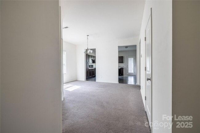 Photo - 710 Yorkshire Dr