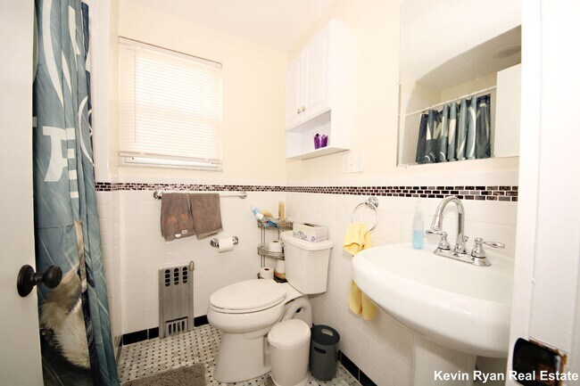 Photo - 105 Cushing St