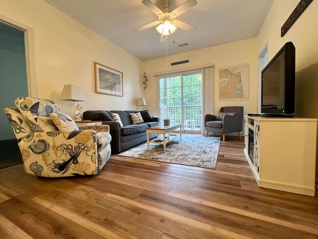 Building Photo - ADORABLE 2 BR, 2 BA CONDO - FURNISHED OR U...