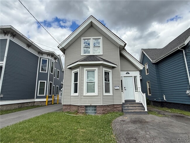 Building Photo - 614 N Mcbride St
