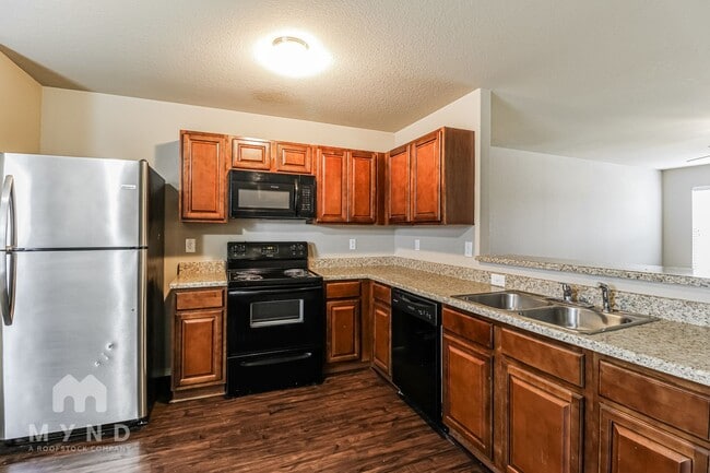 Photo - 934 Pinehurst Loop