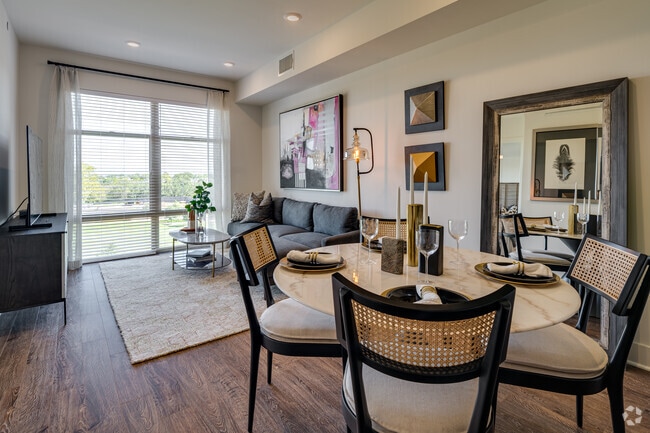 1BR, 1BA - 748SF