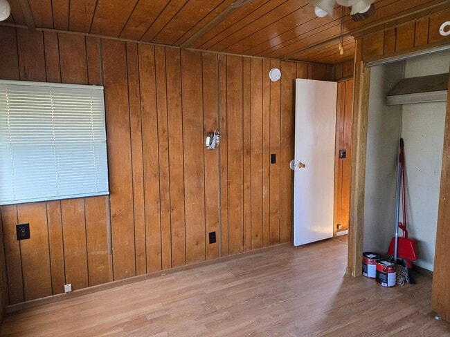 Photo - Three Bedroom, Pet Friendly Home!