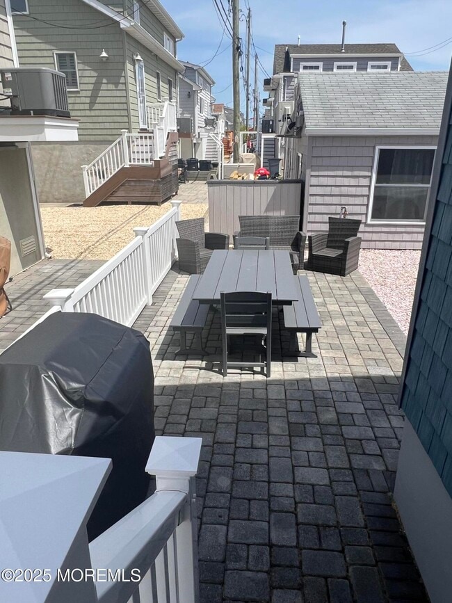 Photo - 118 W Chadwick Way