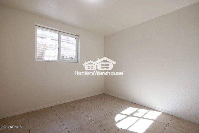 Photo - 325 S Pioneer