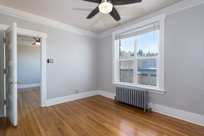 Breslin - Breslin Apartments