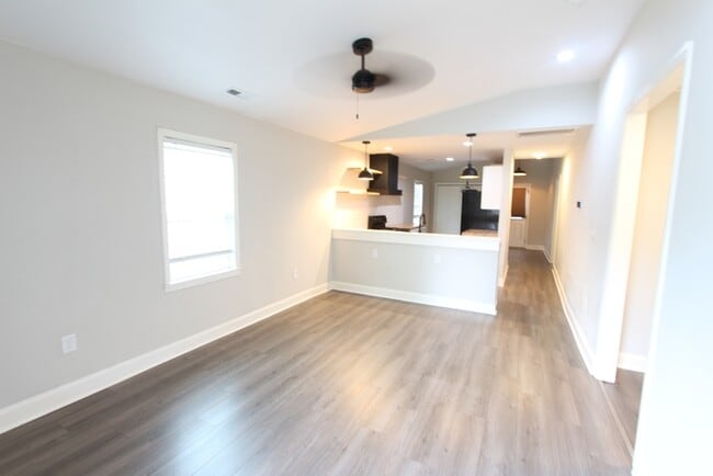 305 Maple St