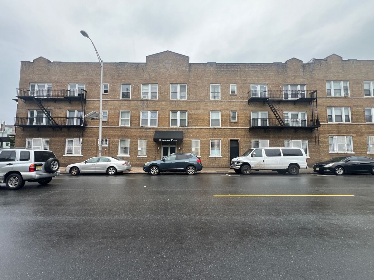 Photo - 11 Ampere Plaza