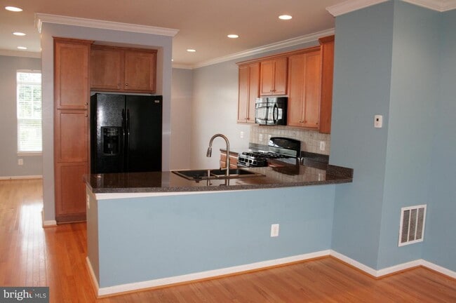 Photo - 256 Woodstream Blvd