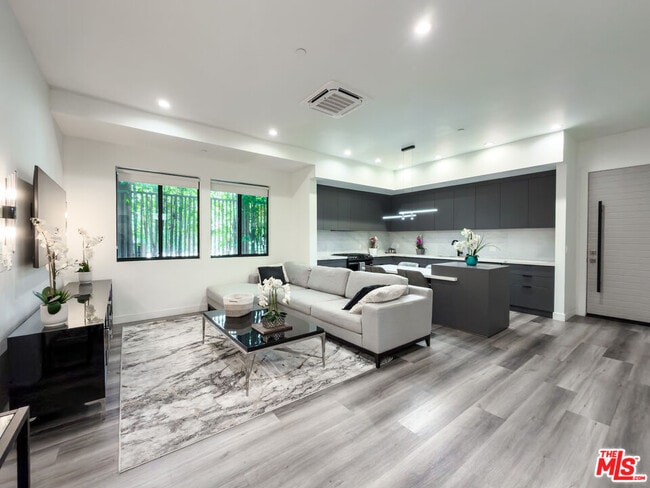 Photo - 13356 Beach Ave Unidad 1/2