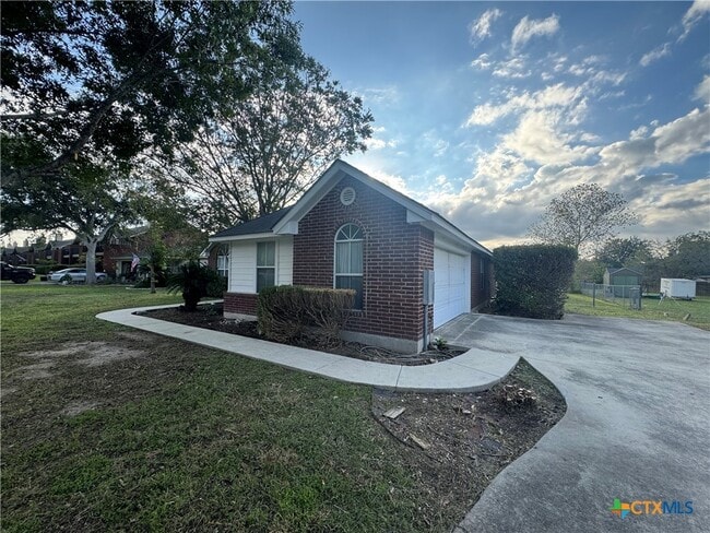 Photo - 521 Woodlake Dr
