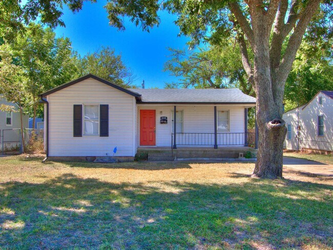 Charming 2 bed 1 bath home with many updates! - Charming 2 bed 1 bath home with many updates!