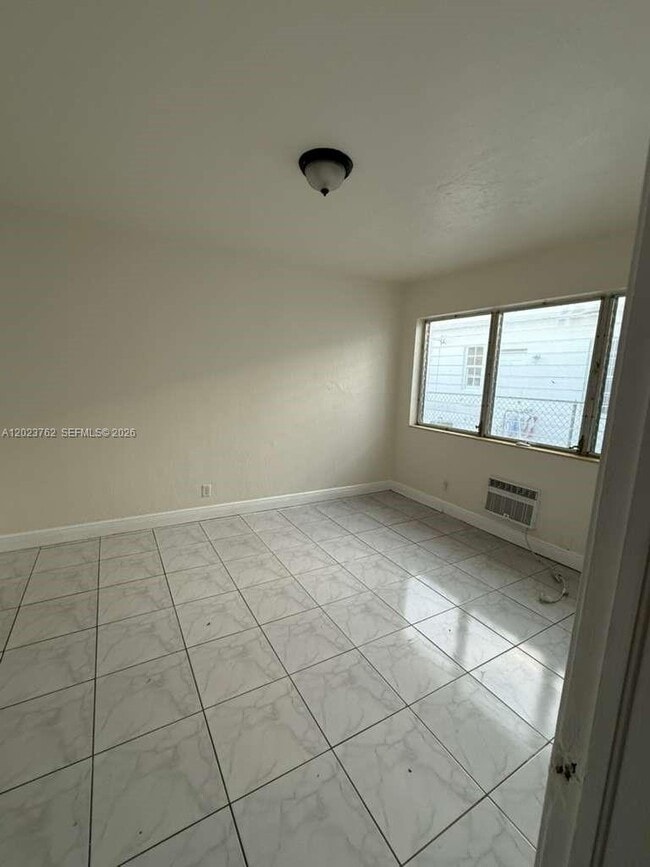 Photo - 725 83rd St Unidad 2