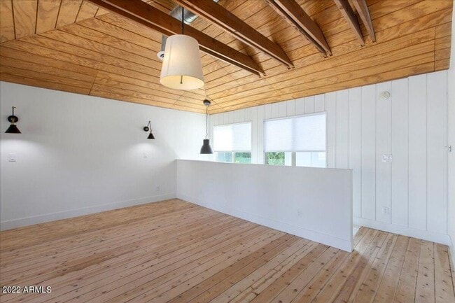 Photo - Contemporary Stunning Carriage house in th...