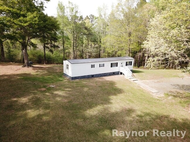 Building Photo - 2011 Hidden Valley Dr