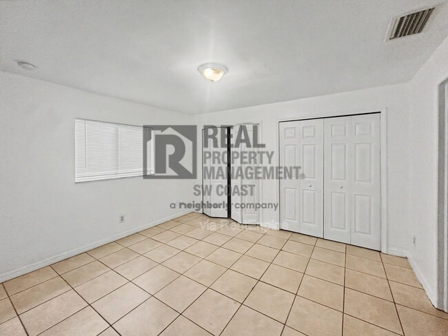 Photo - 127 John Ave S