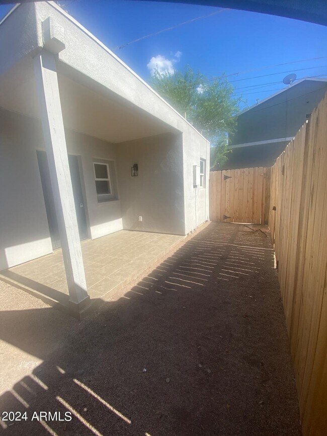 Photo - 1613 W Mountain View Rd Unit B