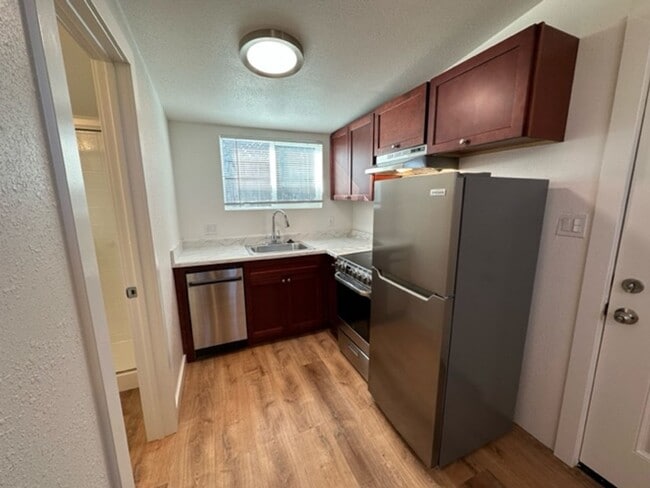 Photo - 2020 Brommer St Unit D