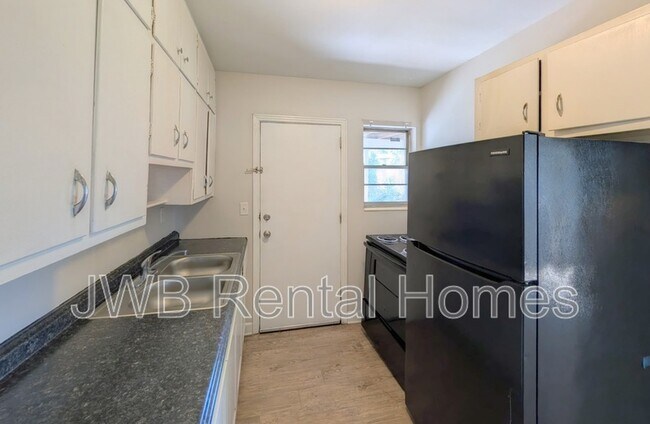 Photo - 249 W 44th St