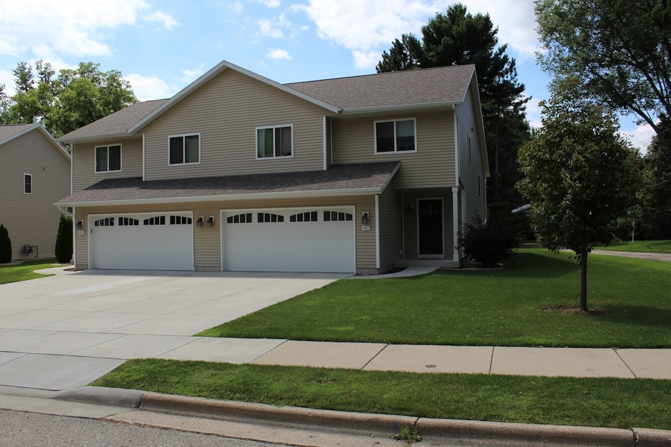 Photo - 437 Soden Dr