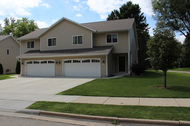 Building Photo - 437 Soden Dr