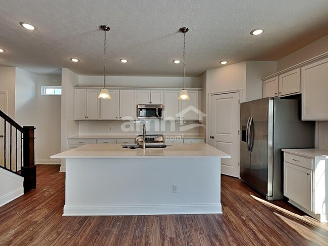 Photo - 802 Castor Ct