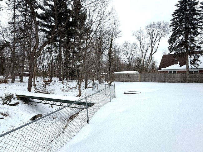 Photo - Move-In Ready 2 bedroom, 1.5 bathroom Home in Livonia