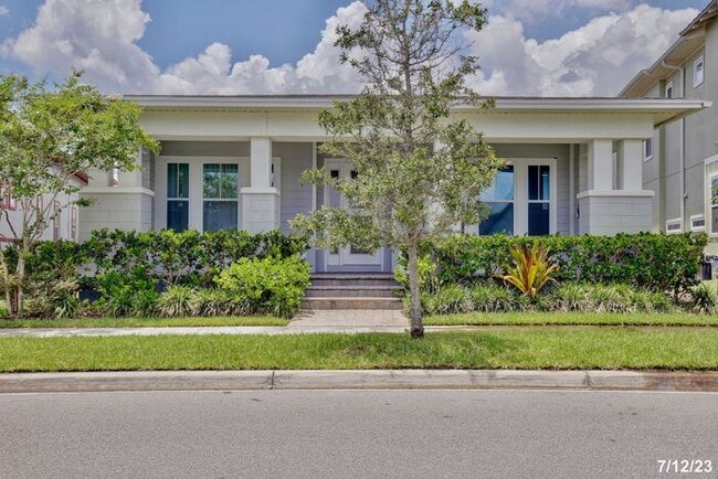 Building Photo - Gorgeous 3/2 Spacious Home with a Fenced B...