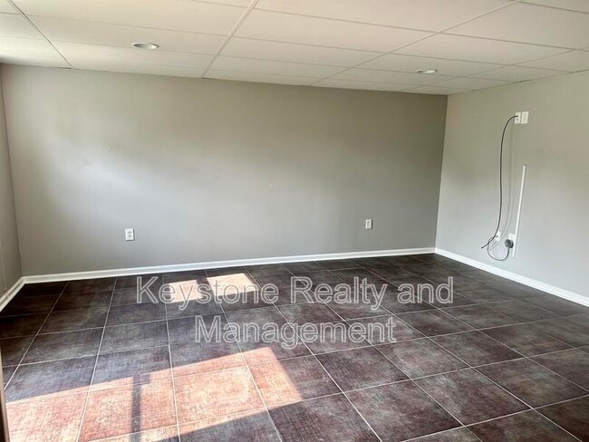 Photo - 18 Edgehill Dr Unit B