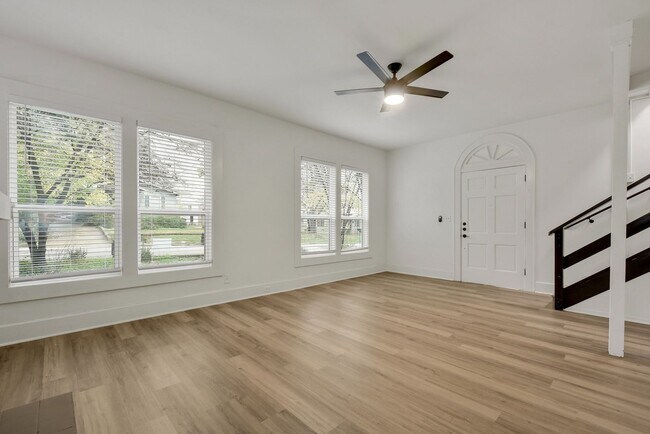 Photo - 1904 David St