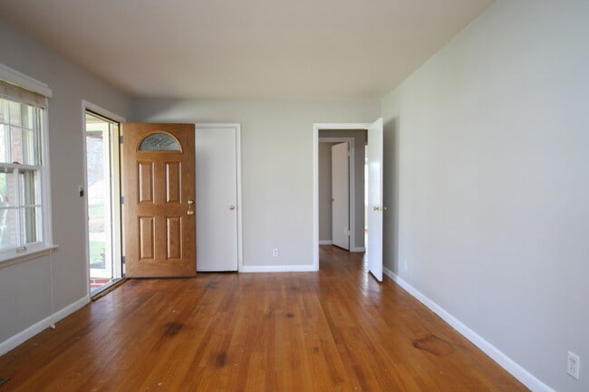 Photo - 2002 Laverne Dr NW