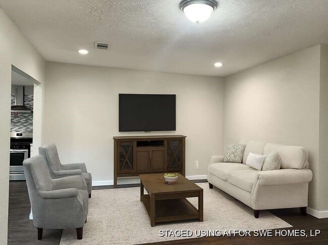 Building Photo - 1910 Little St