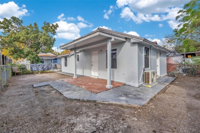 Building Photo - 2428 NW 28th St
