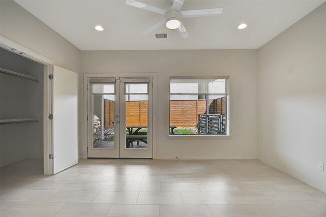 Photo - 712 W Drew St