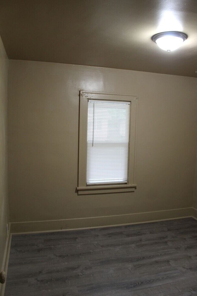 Available Now!!! Rental House Rental in Flint, MI