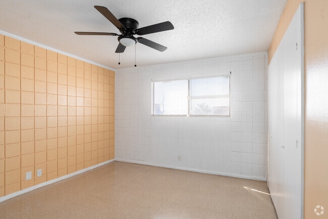 2BR, 1BA - 700SF - Primary Bedroom