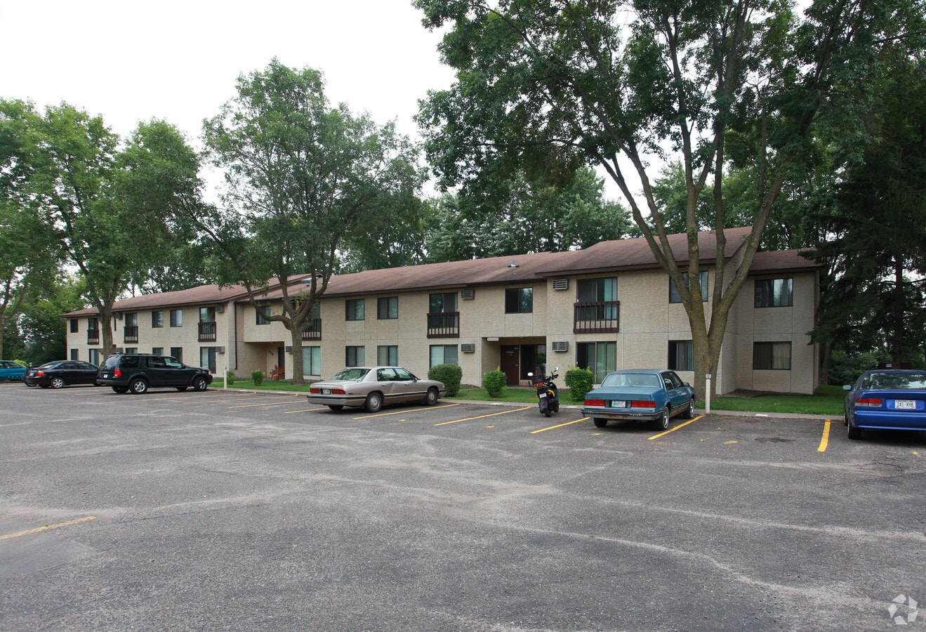 Creekside Apartments - Creekside Apartments