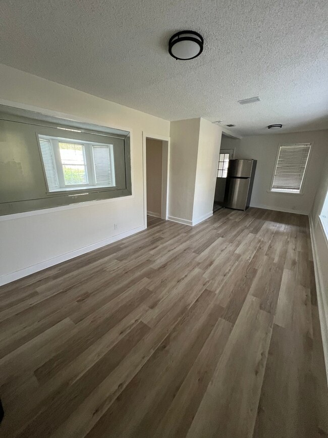 1178 Murray Dr